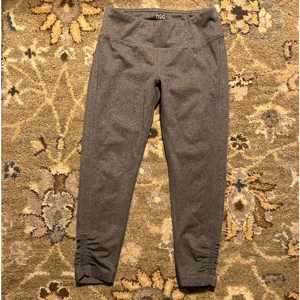 Girls DSG size xxs 4-5 leggings with adorable ruching on the bottom